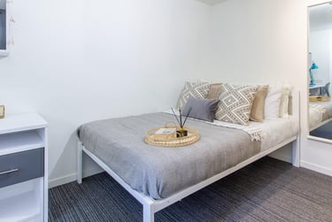1 bed studio, Bassett Green Road, Swaythling, Southampton, SO163QB - Image 1
